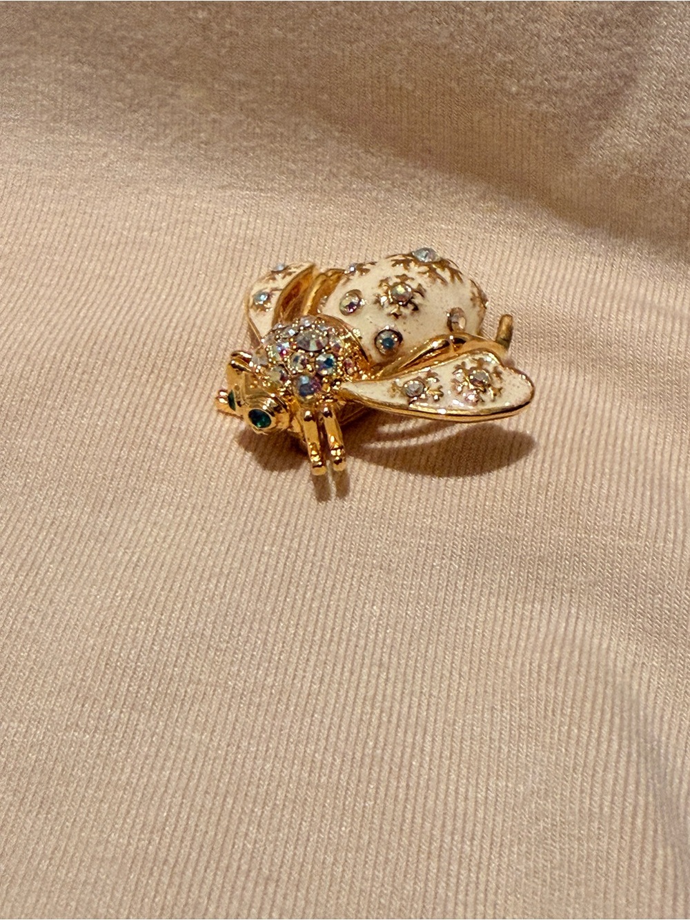 Vintage COMPLETE SET Joan Rivers Four Seasons Bee Brooches - Picture 8 of 8